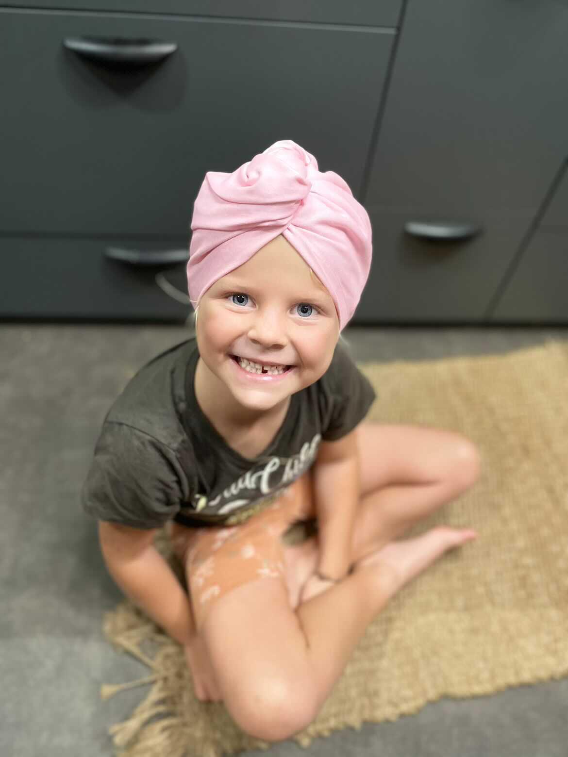 Quick Dry Hair WrapThe little sister to our Quick Dry Travel Towels ONE SIZE - Twist to fit Lightweight - Prevent neck pain from bulky towelsAbsorbent - holds 4x more water than a regular towelQuick Dry - dries within minutes, no soggy wet towels between useCompact - rolls to fit inside overnight travel bags, makeup bagsKeep wet hair off your shoulders - use post shower, bath, ocean swimsKeep hair out of face - use for skincare regime, make-up application, tanningKeep hair care products off your pillows and