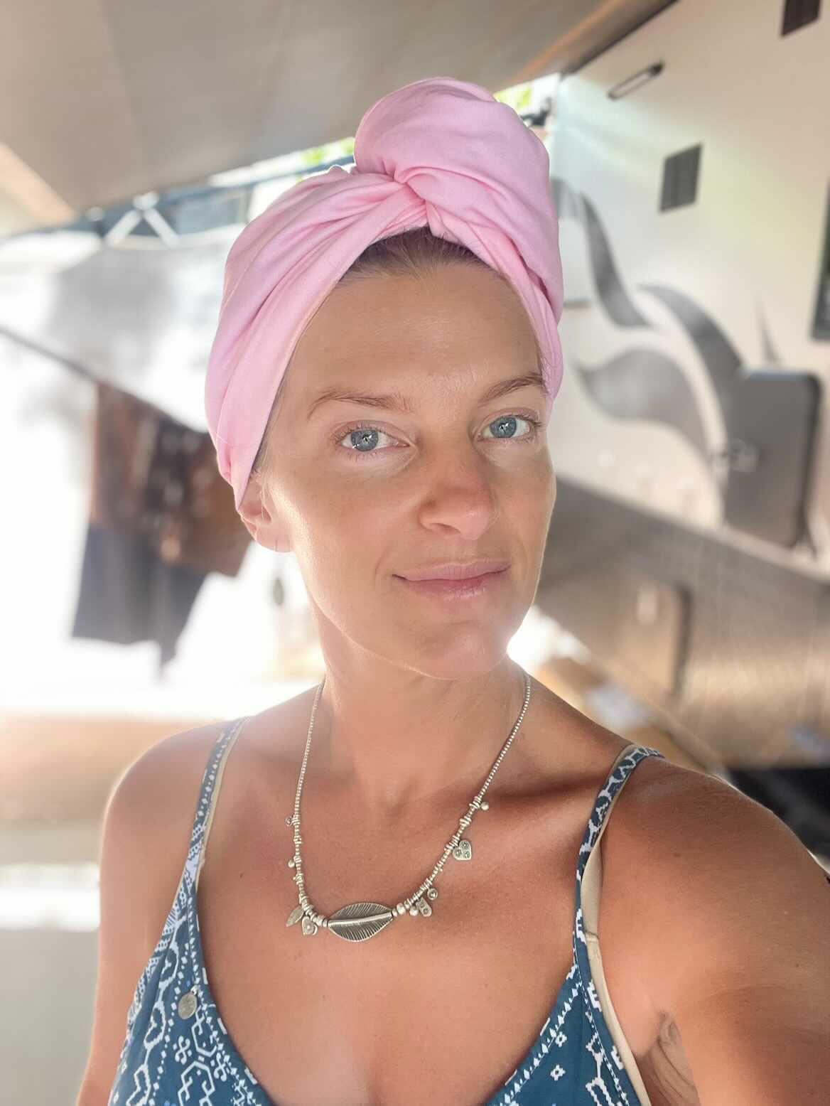 Quick Dry Hair WrapThe little sister to our Quick Dry Travel Towels ONE SIZE - Twist to fit Lightweight - Prevent neck pain from bulky towelsAbsorbent - holds 4x more water than a regular towelQuick Dry - dries within minutes, no soggy wet towels between useCompact - rolls to fit inside overnight travel bags, makeup bagsKeep wet hair off your shoulders - use post shower, bath, ocean swimsKeep hair out of face - use for skincare regime, make-up application, tanningKeep hair care products off your pillows and